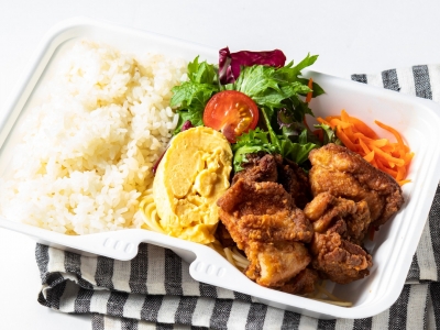 カリッとスパイシー☆「タンドリーチキンの唐揚げ弁当」ランチ 500円（税込）/カフェ・ディナー 650円（税別）