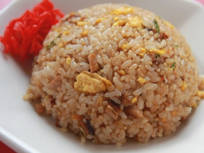 絶品パラパラチャーハン　734円（税込）/ニンニクチャーハン　788円（税込）