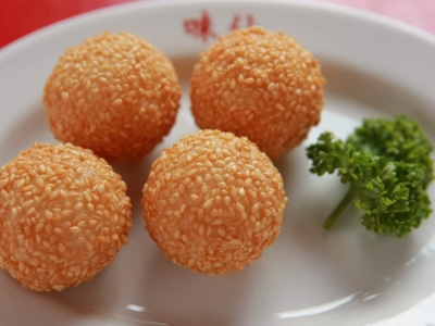 カリもち食感！ごま団子　5個　734円（税込）