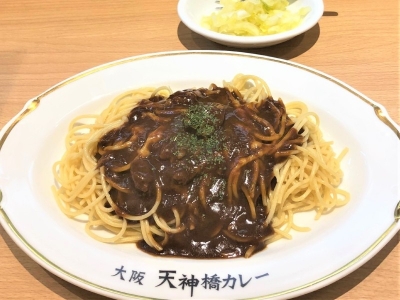 クイーンの味をパスタで楽しむ「クイーンカレーパスタ」750円（税込）