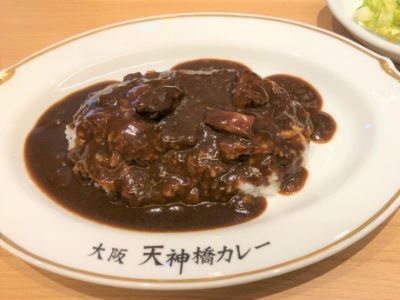 奥深いコクにこだわった「天神橋カレー クイーン」780円（税込）