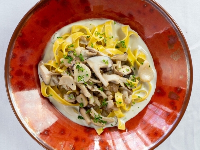 ゴルゴンゾーラとキノコのクリームソース～生麺フェットチーネ～ 1,490円（税込）