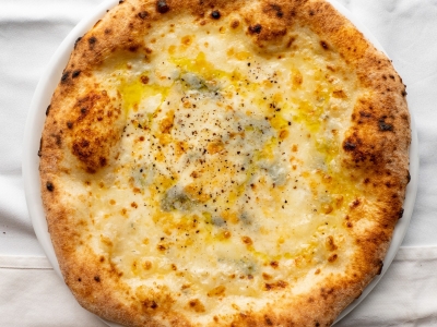 4種チーズのピッツァ～ハードテイスト～ 1,598円（税込）