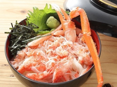 カニカマがアクセント！かにかに丼！　990円（税込）
