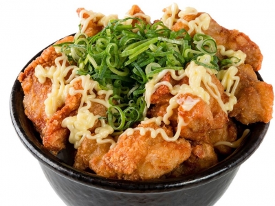 秘伝のタレが絡んだジューシーなからあげ「からあげ丼弁当」　弁当のみ 740円（税込）／味噌汁付 840円（税込）