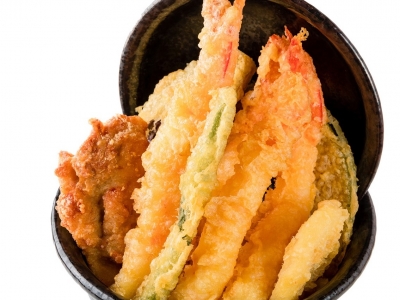ぷりっぷりの海老が4尾入った「海老三昧天丼弁当」　弁当のみ 990円（税込）／味噌汁付 1,090円（税込）