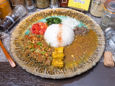 贅沢あいがけ！カレーパニック　1,200円（税込）