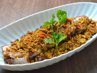 名物「24時間9分かけた豚肉カリカリ揚げ」　1,408円（税込）