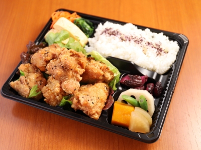 肉か魚が選べる！ 日替わり弁当　650円（税込）