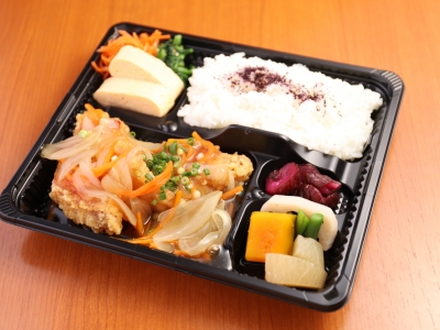 肉か魚が選べる！ 日替わり弁当　650円（税込）