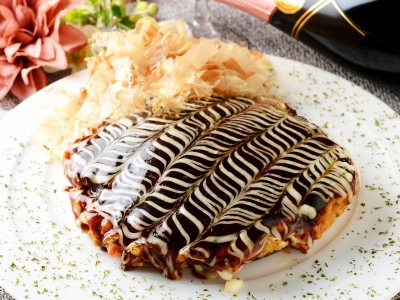 定番人気！ お好み焼き（豚玉）　896円（税込）