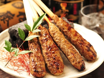 旨みギッシリ！ 黒豚手こねつくね串 1本　270円（税込）