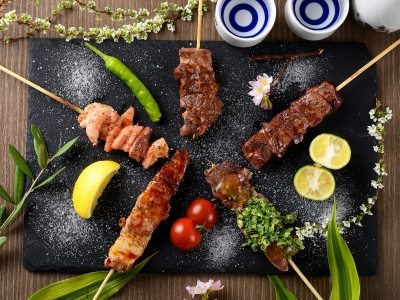 ボリューム満点！ 串焼き盛り合わせ　950円（税込）