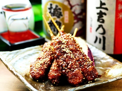 後を引くおいしさ！ 味噌串カツ 1本　226円（税込）