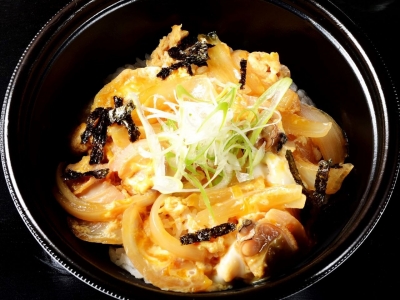 ふわふわ卵と、はまぐりのハーモニー！ 卵とじ丼 はまぐり入り　1,296円（税込）