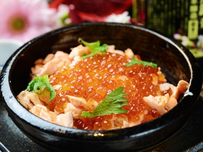 鮭の親子丼！ はらこ飯　1,058円（税込）