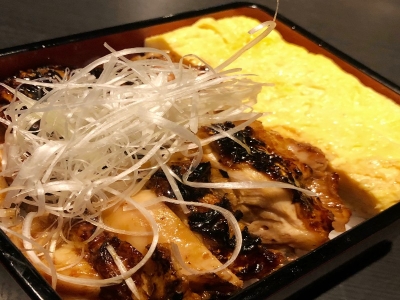 肉厚な三河地鶏を使用！ かしわ黄金重 1,728円（税込）