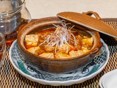 山椒のしびれる辛さ！  四川麻婆飯  サラダ付き　1,080円（税込）