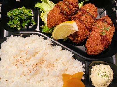あふれるボリューム　広島県産 大粒カキフライ弁当（3ヶ）　950円　（税込）