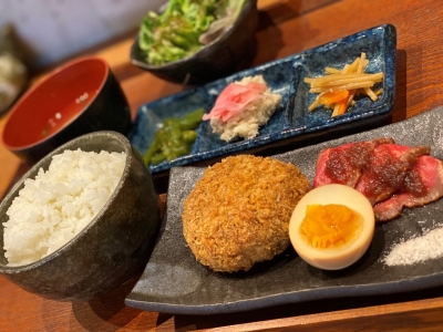 肉汁あふれる　馬肉メンチカツ弁当　850円（税込）