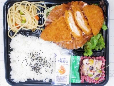 チーズがとろ～り　ササミチーズカツ弁当　630円 （税込）