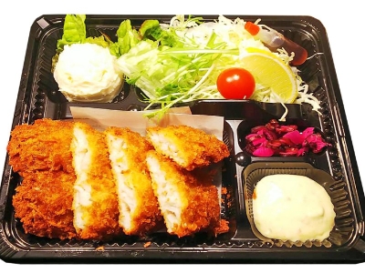 たらカツ弁当（別容器のごはん付）　756円（税込）