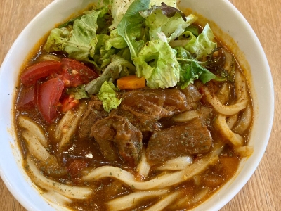 トマトカレーうどん　972円（税込）