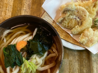 天ぷらうどん　972円（税込）