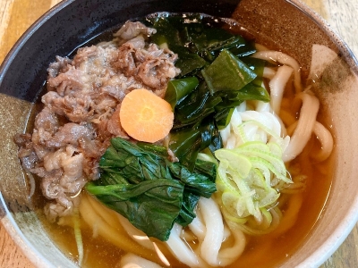 肉うどん　864円（税込）
