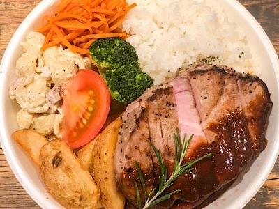 ローストポークステーキ弁当　1,080円（税込）