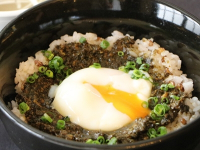 牛たん黒キーマカレー　並 990円／大 1,190円（全て税込）