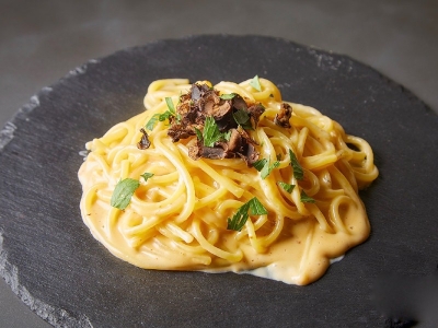 高級黒トリュフとウニのクリームパスタ　1,511円（税込）