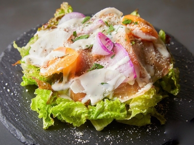 パルマ産生ハムと三浦野菜のサラダ　755円（税込）