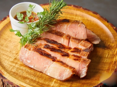 特選 豚肩ロースのロースト 250g　1,079円（税込）