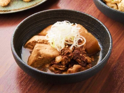 ご飯がすすむ　牛スジ煮込み　880円（税込）