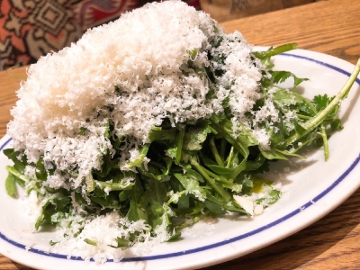 香草とチーズのサラダ　918円（税込）