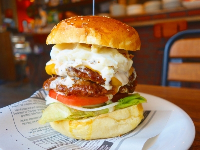 トリプルチーズバーガー　1,000円（税込）