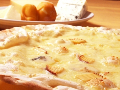 4種のチーズが入った　ピッツァ・クアットロフォルマッジ　2,000円（税込）