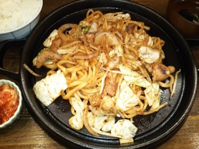 ホルモンうどん弁当　780円（税込）