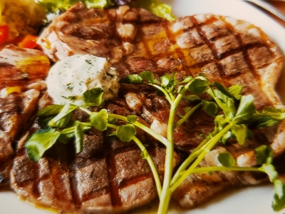 Tボーンステーキ オージー・ビーフ 400g　4,860円（税込）