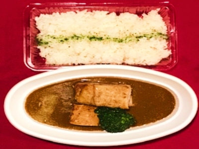 豚角煮カレー 　864円(税込)