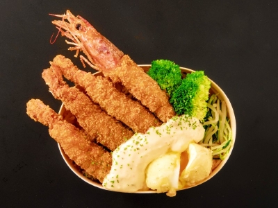 海老フライ弁当　864円(税込)