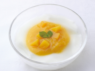 杏仁豆腐【季節のフルーツソース】　300円（税込）