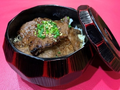 牛焼肉丼　1,300円（税込）