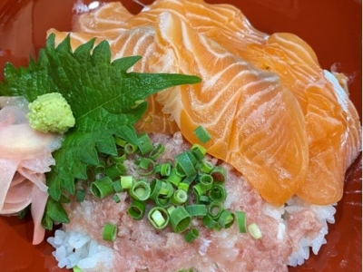 ネギトロサーモン丼　1,250円（税込）