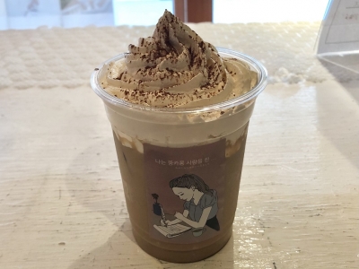 カフェラテ　490円（税込）