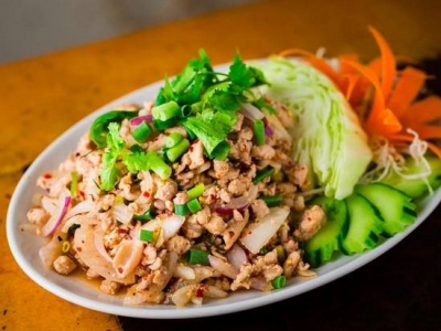 ラープガイ（鶏ひき肉のスパイシーサラダ) 　1,167円（税込）