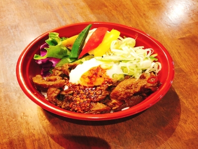 牛すじ丼　700円（税込）