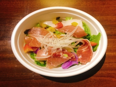 生ハムサラダ　600円（税込）
