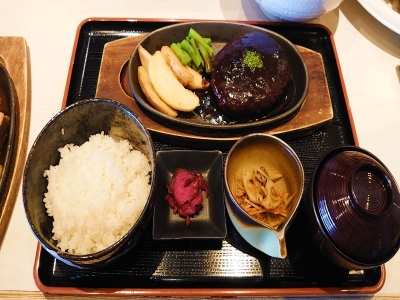 ハンバーグ定食 （昼のみ ）980円 （税込）
